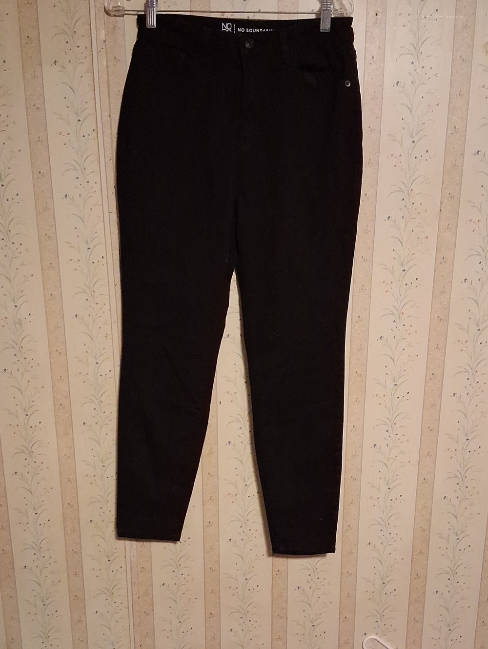 No Boundaries Black Tapered Pants(Juniors)